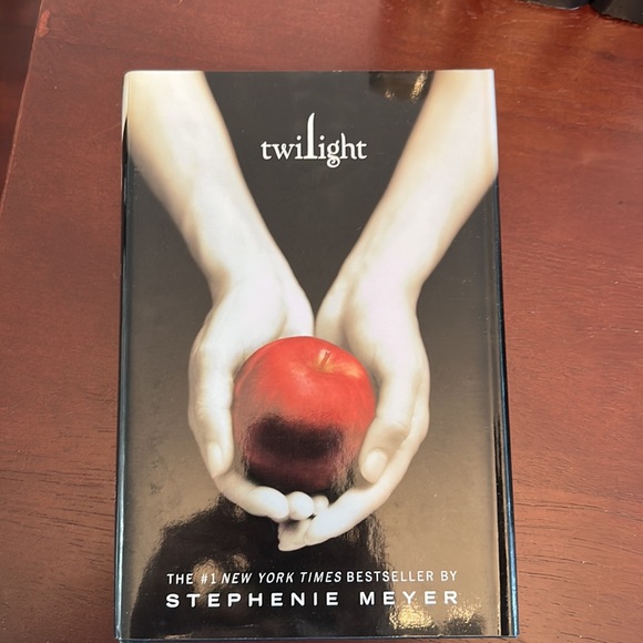 The Twilight Saga Collection 4 Books - Picture 9 of 12